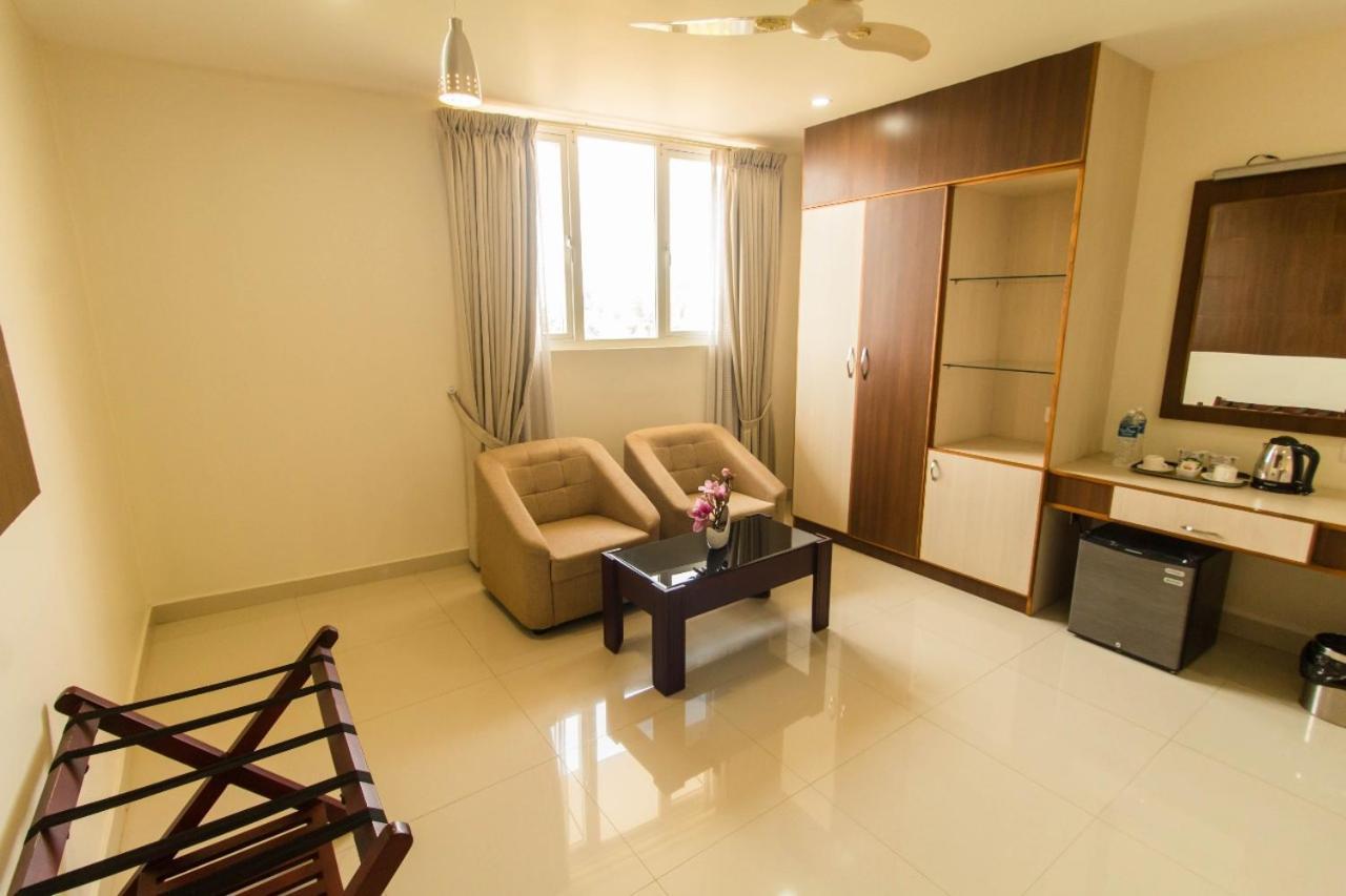 Miracle Residency Hotell Kizhake Chālakudi Exteriör bild