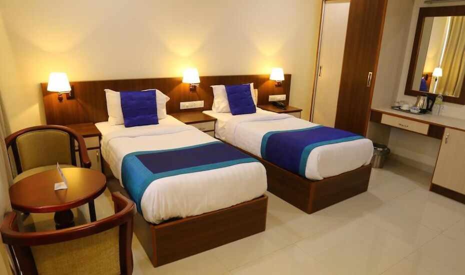 Miracle Residency Hotell Kizhake Chālakudi Exteriör bild